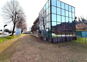 Edificio all\'aperto - Locale Commerciale Borgo Ticino - foto 4