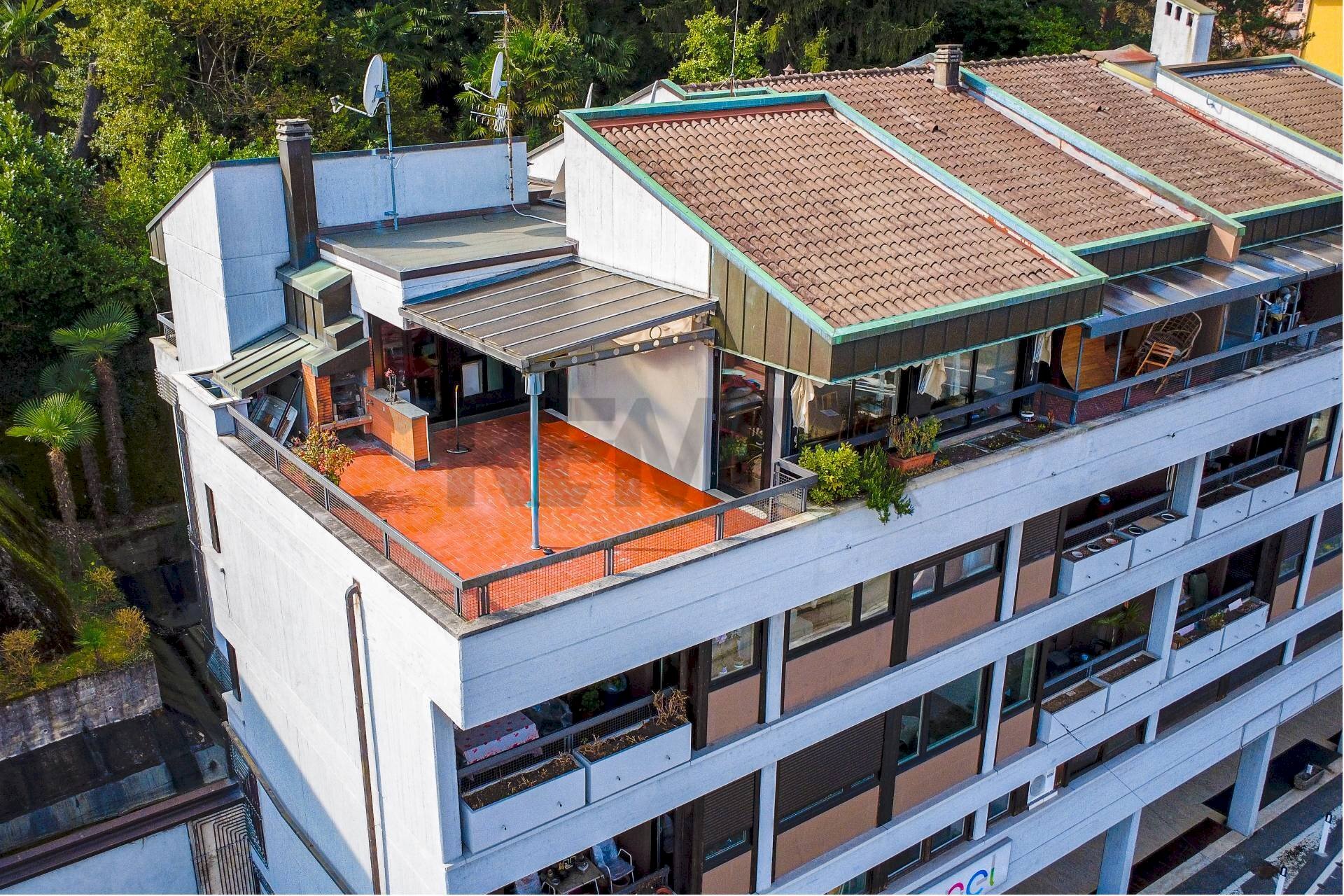 Edificio all\'aperto - Trilocale Via Zanoni
30, Lavena Ponte Tresa - foto 2