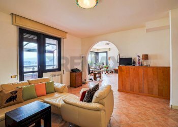 Soggiorno - Three-room apartment Via Zanoni
 
30, Lavena Ponte Tresa - photo 10