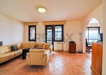 Soggiorno - Three-room apartment Via Zanoni
 
30, Lavena Ponte Tresa - photo 11