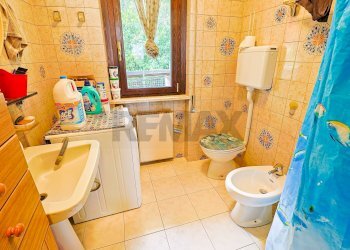 Bagno - Three-room apartment Via Zanoni
 
30, Lavena Ponte Tresa - photo 24