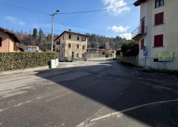 Edificio all\'aperto - Terreno edificabile via Pineta, Montegrino Valtravaglia - foto 5