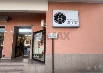 Edificio all\'aperto - Commercial Activity piazza Vittorio Veneto
 
10, Laveno-Mombello - photo 1