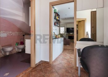 Hall / corridoio - Casa semi indipendente Via Piave
1, Cazzago Brabbia - foto 10