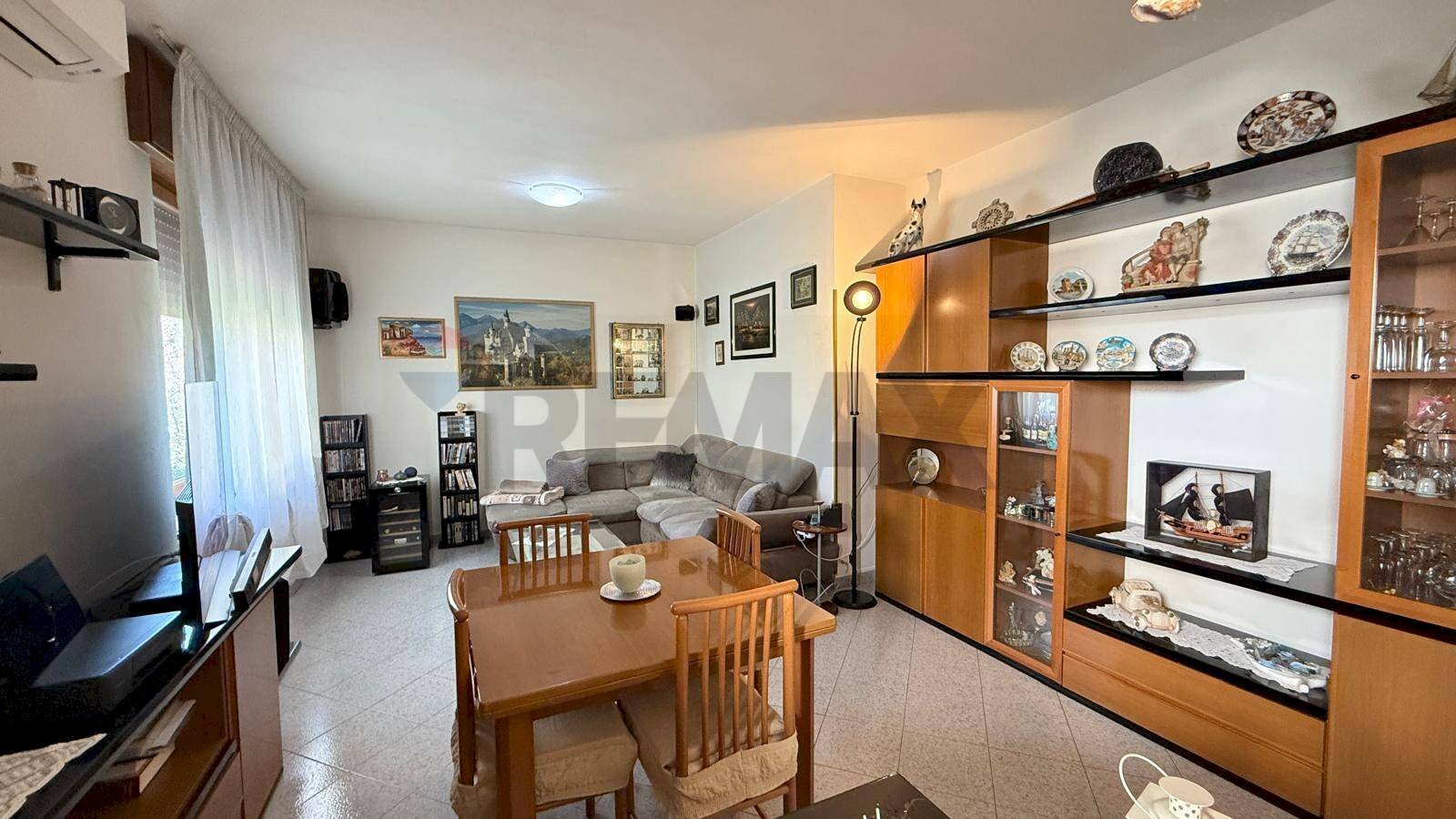 Sala da pranzo - Quadrilocale Via degli Isarci
 
28, Arcisate - foto 2