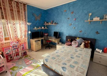 Camera / camera da letto - Quadrilocale Via degli Isarci
 
28, Arcisate - foto 4