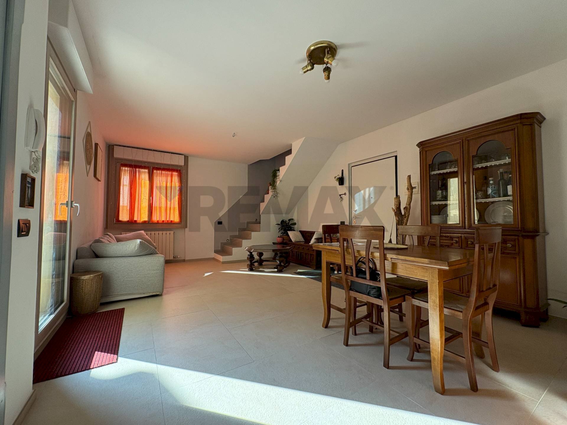 Sala da pranzo - Trilocale Via Tiziano
 
8, Azzate - foto 3