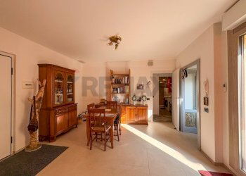 Sala da pranzo - Three-room apartment Via Tiziano
 
8, Azzate - photo 2