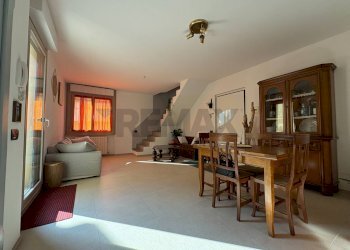 Sala da pranzo - Three-room apartment Via Tiziano
 
8, Azzate - photo 3