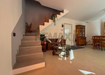 Scale - Three-room apartment Via Tiziano
 
8, Azzate - photo 4