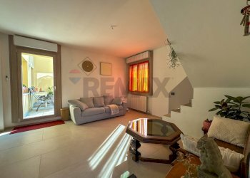 Soggiorno - Three-room apartment Via Tiziano
 
8, Azzate - photo 12