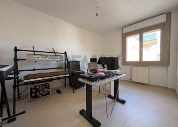 Ufficio - Three-room apartment Via Tiziano
 
8, Azzate - photo 14