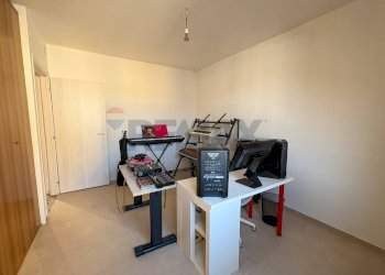 Ufficio - Three-room apartment Via Tiziano
 
8, Azzate - photo 15