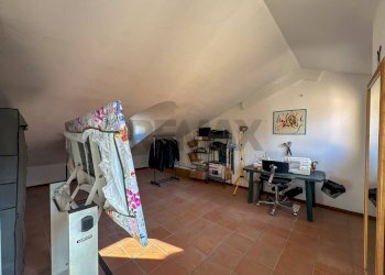 Camera / camera da letto - Three-room apartment Via Tiziano
 
8, Azzate - photo 23