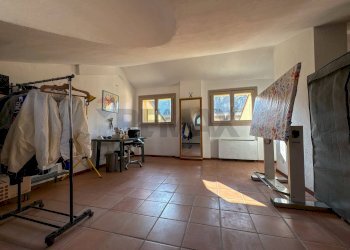 Cabina armadio - Three-room apartment Via Tiziano
 
8, Azzate - photo 25