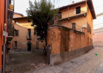 Edificio all\'aperto - Casa semi indipendente VIA MARCONI
 
65, Besano - foto 2