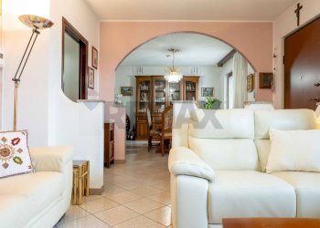 Sala da pranzo - Villa Via Logaccio
 
16, Saltrio - foto 26