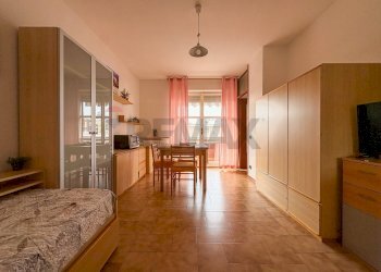 Camera / camera da letto - One-room apartment Via Parini
 
61, Varese - photo 4