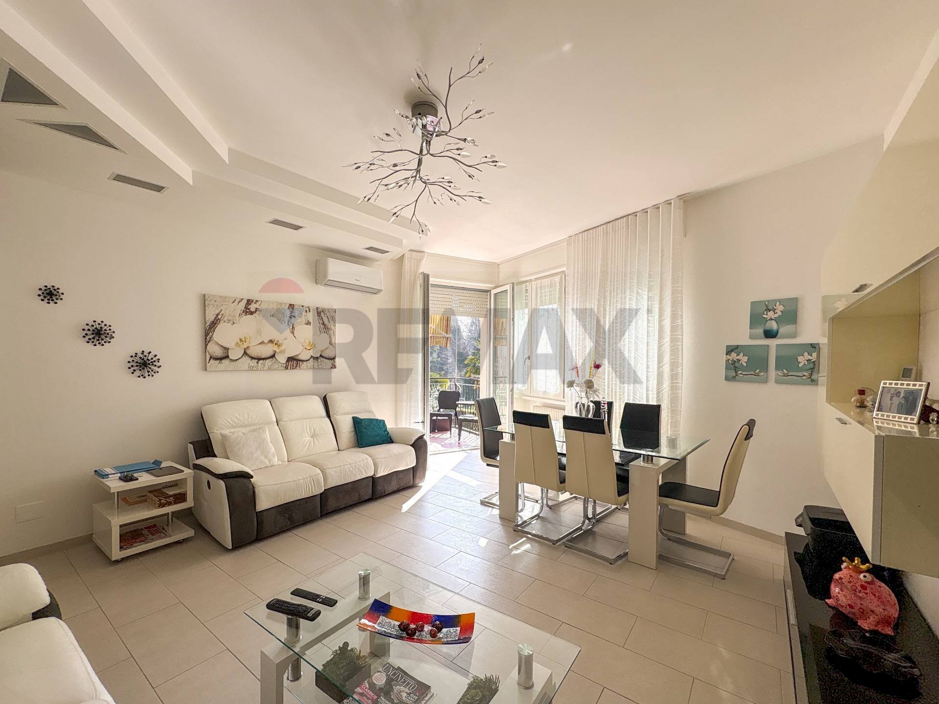 Sala da pranzo - Three-room apartment Via Val Pusteria
 
19, Varese - photo 1