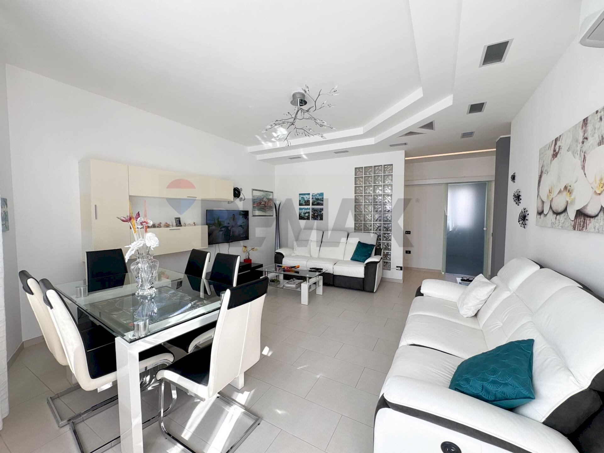 Sala da pranzo - Three-room apartment Via Val Pusteria
19, Varese - photo 3