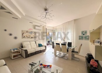 Sala da pranzo - Three-room apartment Via Val Pusteria
 
19, Varese - photo 1