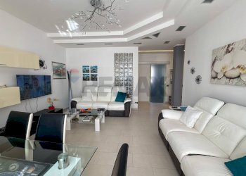 Sala da pranzo - Three-room apartment Via Val Pusteria
 
19, Varese - photo 4