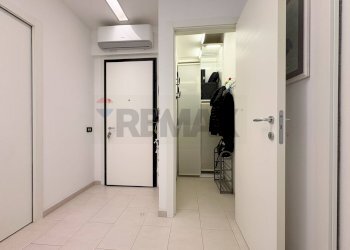 Hall / corridoio - Three-room apartment Via Val Pusteria
 
19, Varese - photo 8