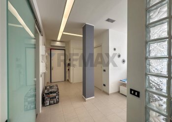 Hall / corridoio - Three-room apartment Via Val Pusteria
 
19, Varese - photo 9