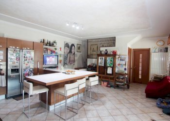 Sala da pranzo - Villa via monte bisbino
 
30, Varese - photo 24