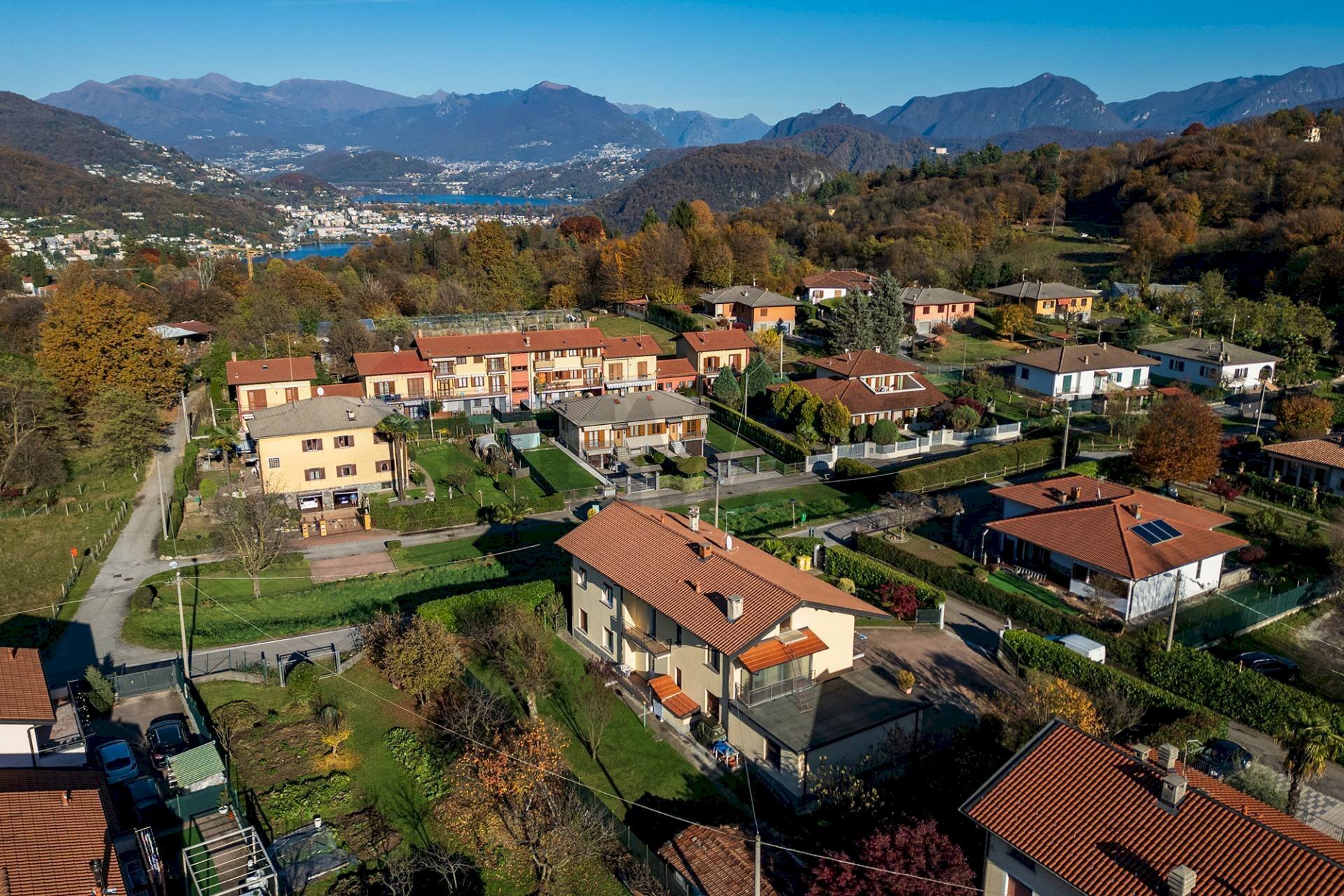 Vista delle montagne - Three-room apartment Via BOZZOLO, Marchirolo - photo 3