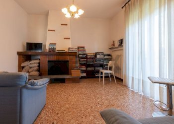 Soggiorno - Three-room apartment Via BOZZOLO, Marchirolo - photo 10