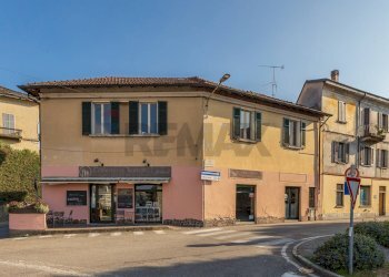 Edificio all\'aperto - Locale Commerciale VIA BATTISTI
 
1, Laveno-Mombello - foto 1