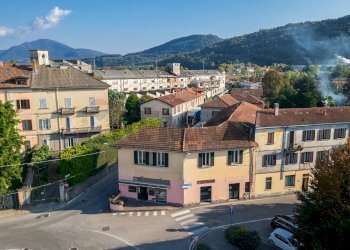 Casa all\'aperto - Locale Commerciale VIA BATTISTI
 
1, Laveno-Mombello - foto 3