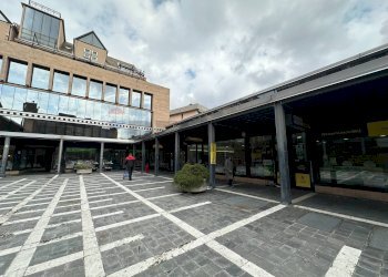 Edificio all\'aperto - Negozio Piazza XX settembre
 
1, Varese - foto 3