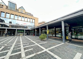 Edificio all\'aperto - Negozio Piazza XX settembre
 
1, Varese - foto 4