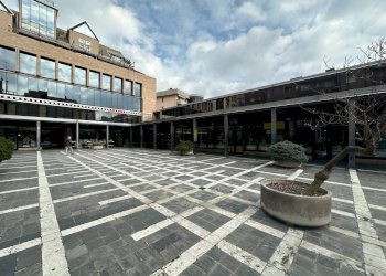 Edificio all\'aperto - Negozio Piazza XX settembre
 
1, Varese - foto 14