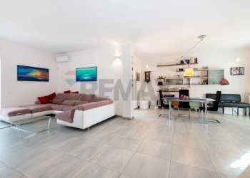 Sala da pranzo - Attico via Ciceruacchio
 
7, Monterotondo - foto 1