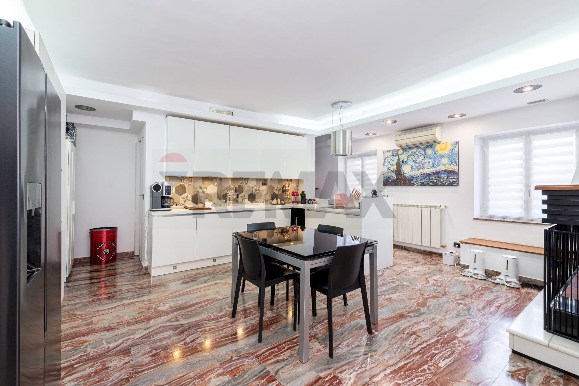 Sala da pranzo - Casa semi indipendente Via Cleofonte Campanini
 
13, Roma - foto 1