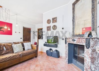 Soggiorno - Semi-detached house località origioso
 
13/B, Vellezzo Bellini - photo 2