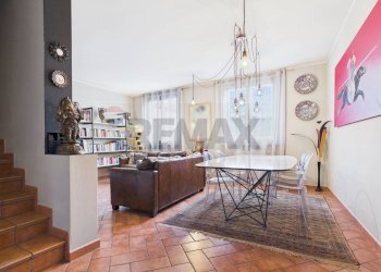 Sala da pranzo - Semi-detached house località origioso
 
13/B, Vellezzo Bellini - photo 3