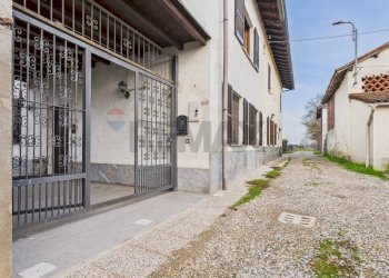 Edificio all\'aperto - Casa semi indipendente località origioso
 
13/B, Vellezzo Bellini - foto 39