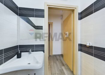 Bagno - Locale Commerciale via fasolo
 
24, Pavia - foto 19