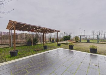 Terrazza - Commercial Activity via Leonardo Da Vinci
 
2, Casarile - photo 24