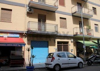 Edificio all\'aperto - Commercial Premises Via Carmelo Onorato
 
44, Palermo - photo 2