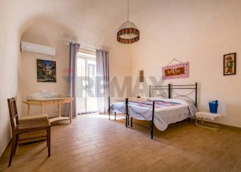Camera da letto - Bilocale via San Francesco D'Assisi
 
90, Trapani - foto 2