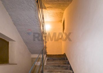 Vano scale - Bilocale via San Francesco D'Assisi
 
90, Trapani - foto 10