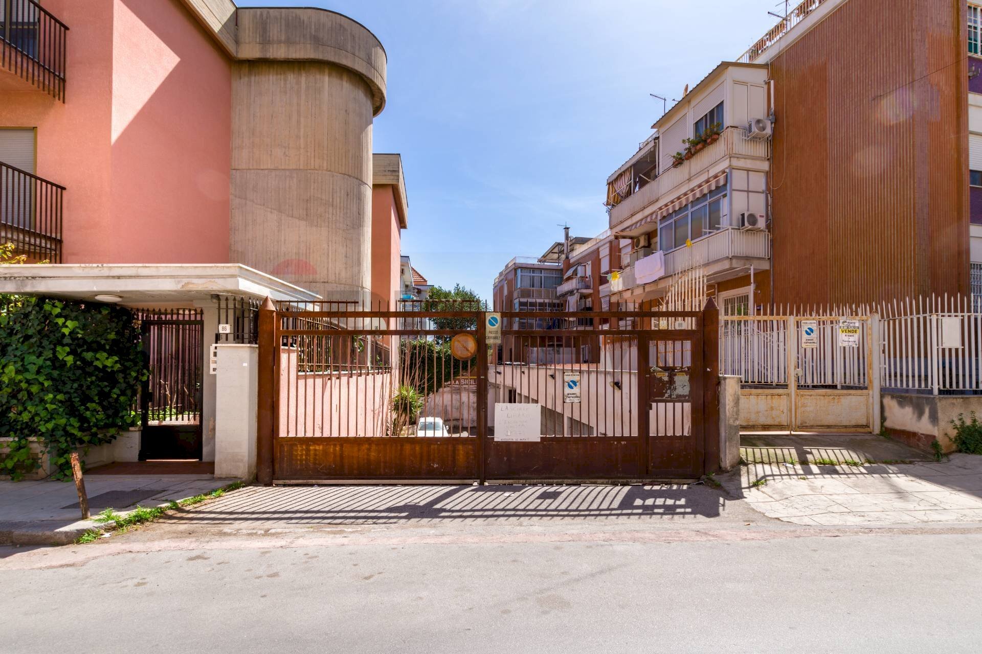 Edificio all\'aperto - Locale Commerciale Via Conceria
 
88, Palermo - foto 1