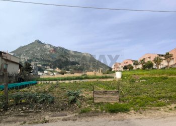 Vista delle montagne - Trilocale VIA PRIMO MAGGIO
 
20, Valderice - foto 13