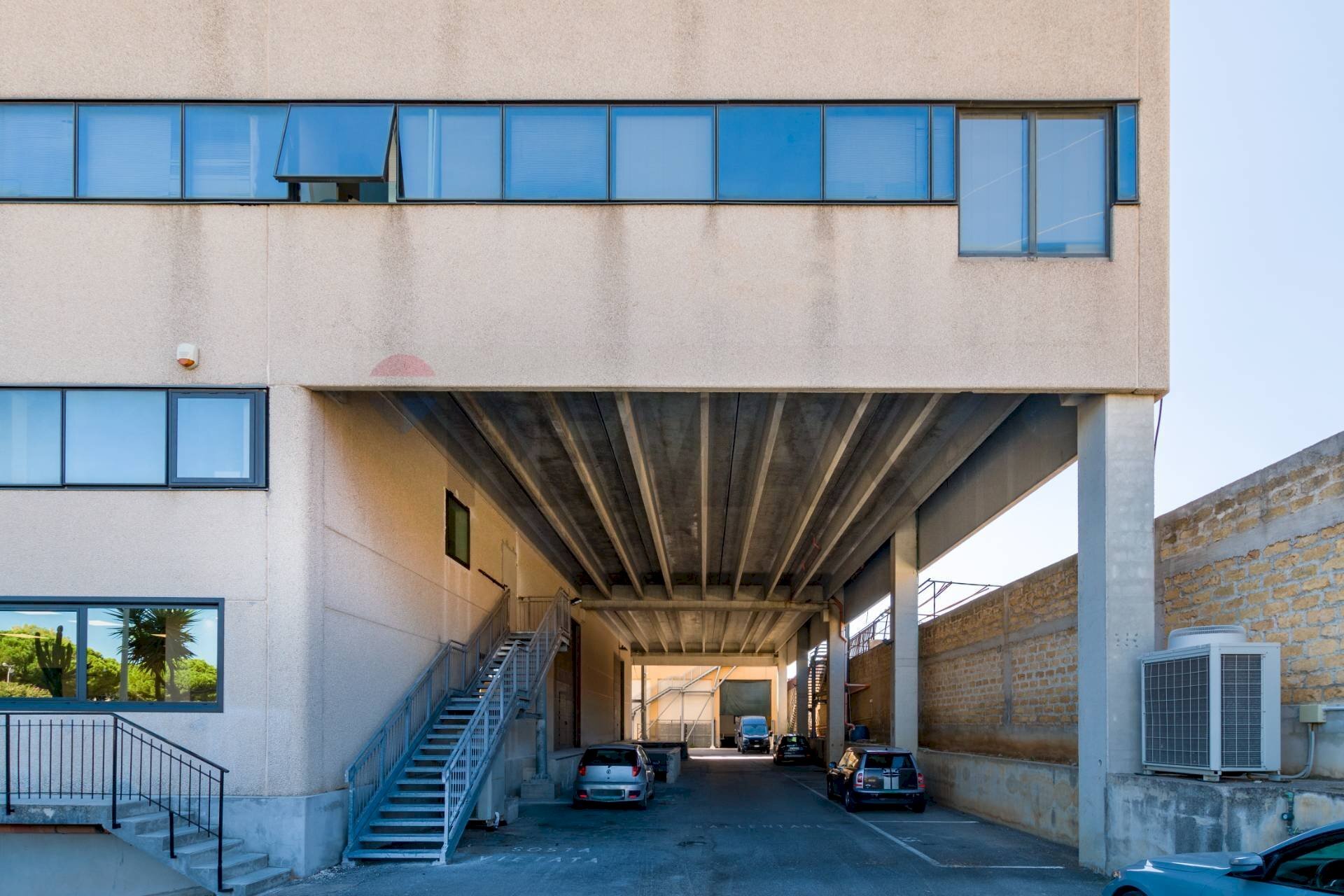 Edificio all\'aperto - Commercial Premises Via Ugo La Malfa
 
6, Palermo - photo 2
