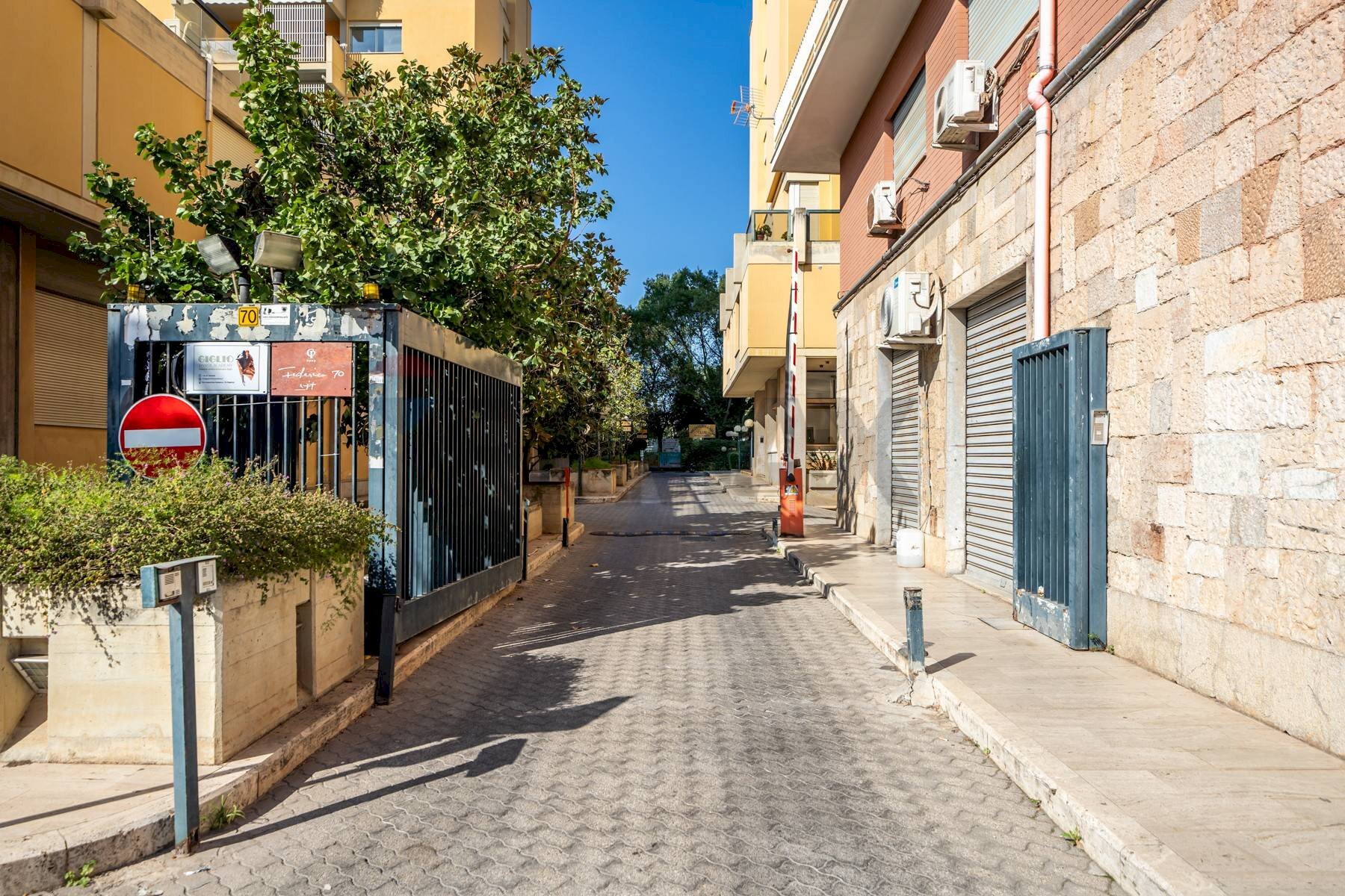 Edificio all\'aperto - Ufficio Via Imperatore Federico
 
70, Palermo - foto 1